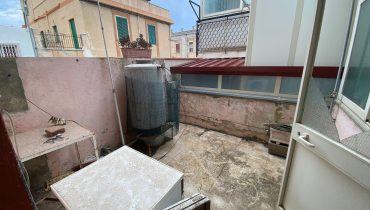 Pressi Viale Europa bivani più spazio esterno e cantina