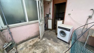 Pressi Viale Europa bivani più spazio esterno e cantina