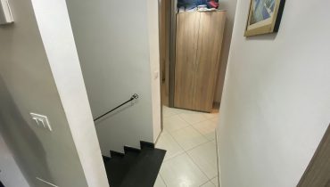 Minissale indipendente 4 vani + doppi servizi verande e posti auto