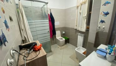 Minissale indipendente 4 vani + doppi servizi verande e posti auto