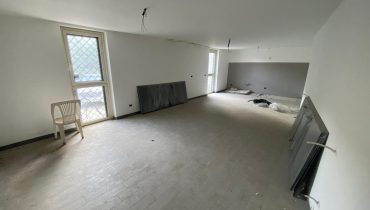 Pressi Svincolo Viale Giostra Villa più terreno