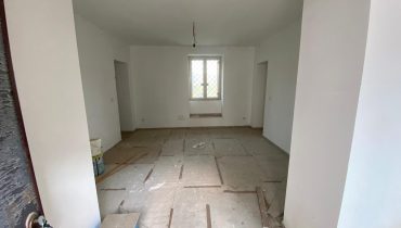 Pressi Svincolo Viale Giostra Villa più terreno