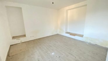 Pressi Svincolo Viale Giostra Villa più terreno