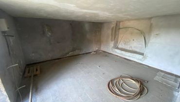 Pressi Svincolo Viale Giostra Villa più terreno