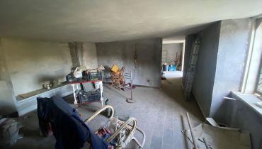 Pressi Svincolo Viale Giostra Villa più terreno