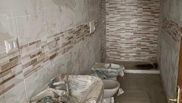 Pressi Svincolo Viale Giostra Villa più terreno