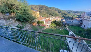 Pressi Svincolo Viale Giostra Villa più terreno