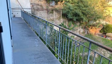 Pressi Svincolo Viale Giostra Villa più terreno