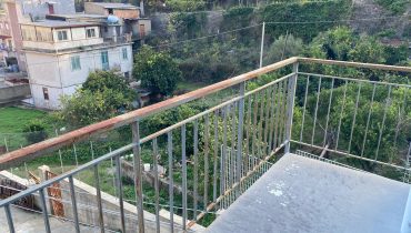 Pressi Svincolo Viale Giostra Villa più terreno