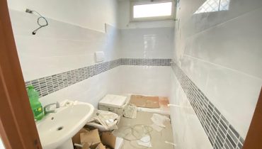 Pressi Svincolo Viale Giostra Villa più terreno