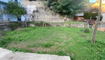 Pressi Svincolo Viale Giostra Villa più terreno