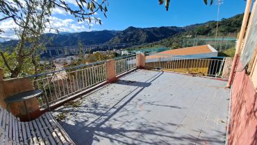 Tremonti panoramica indipendente due vani più servizi più terreno e cantina
