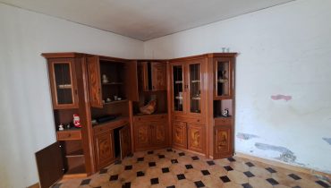 Tremonti panoramica indipendente due vani più servizi più terreno e cantina