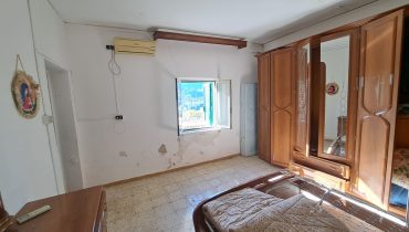 Tremonti panoramica indipendente due vani più servizi più terreno e cantina