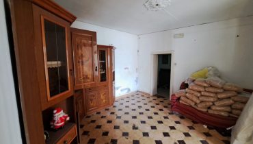 Tremonti panoramica indipendente due vani più servizi più terreno e cantina