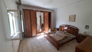 Tremonti panoramica indipendente due vani più servizi più terreno e cantina