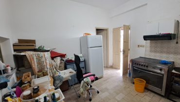 Pressi Messina 2 indipendente 4 vani + servizi + terreno