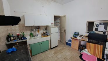 Pressi Messina 2 indipendente 4 vani + servizi + terreno
