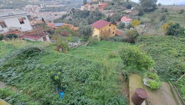 Pressi Messina 2 indipendente 4 vani + servizi + terreno