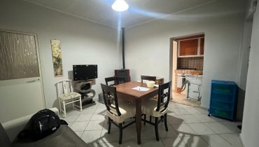 Pressi Provinciale indipendente due vani più veranda