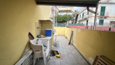 Pressi Provinciale indipendente due vani più veranda