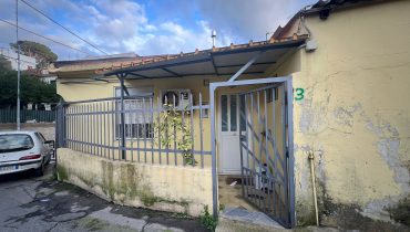 Pressi Provinciale indipendente due vani più veranda