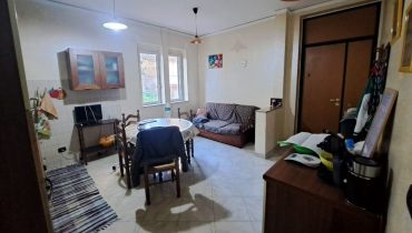 Pressi Viale della Libertà trivani più servizi
