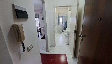Sperone monolocale arredato