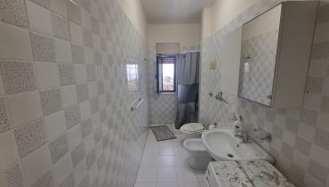 Sperone monolocale arredato