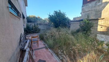 Pressi Provinciale 4 vani più giardino