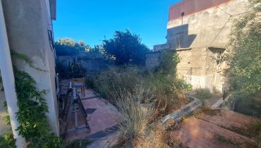 Pressi Provinciale 4 vani più giardino
