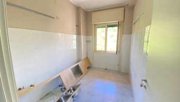 Minissale trivani + servizi più posto auto + cantina
