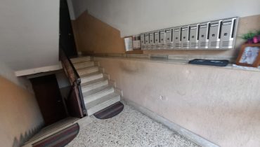 Pressi Svincolo Gazzi 4 vani più servizi più posto auto in garage