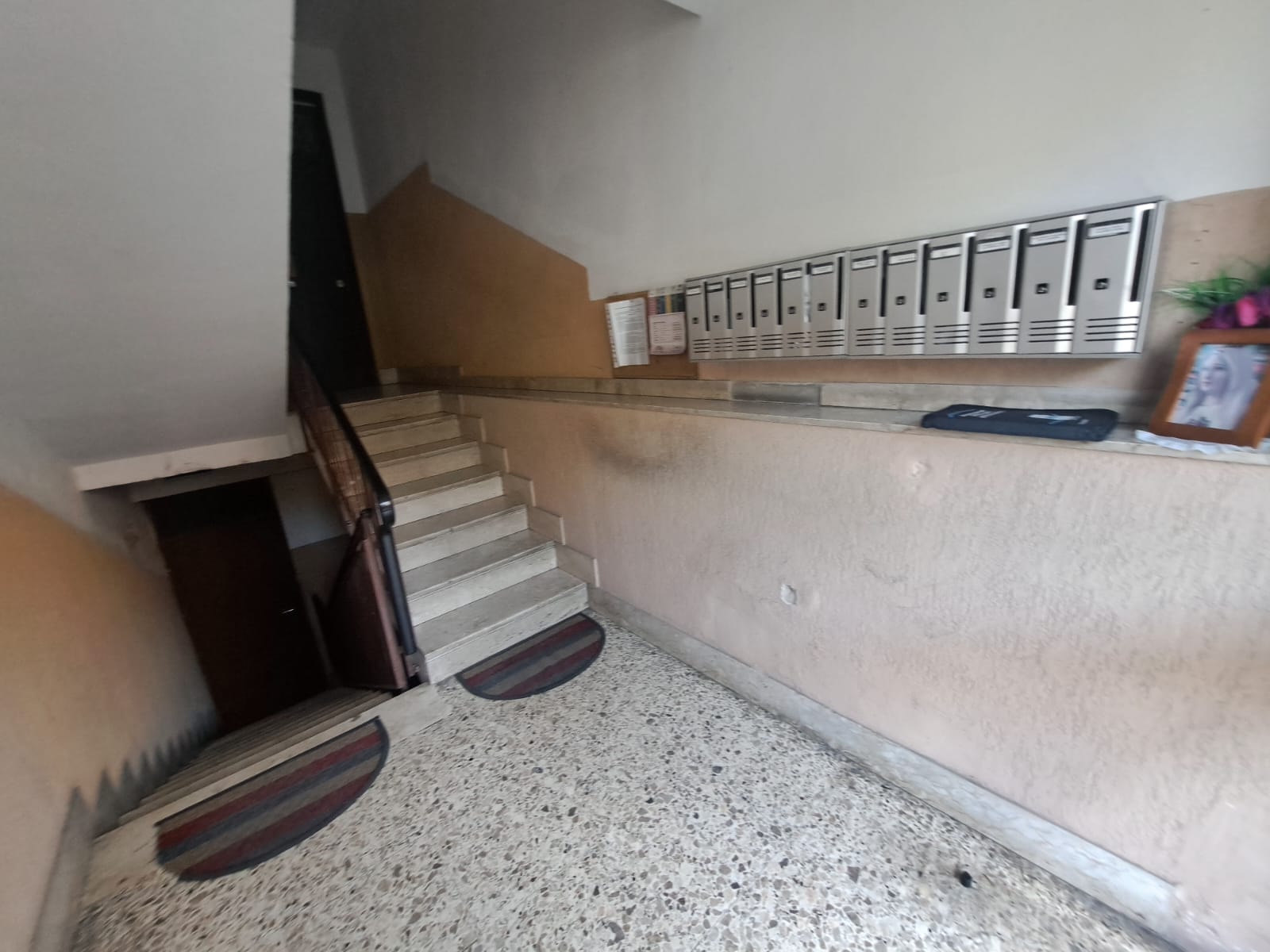 Pressi Svincolo Gazzi 4 vani più servizi più posto auto in garage