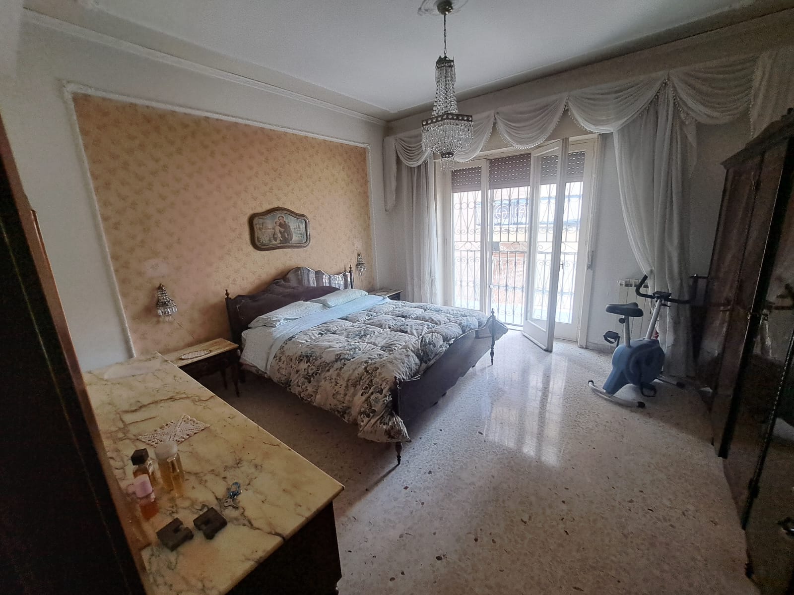 Pressi Svincolo Gazzi 4 vani più servizi più posto auto in garage