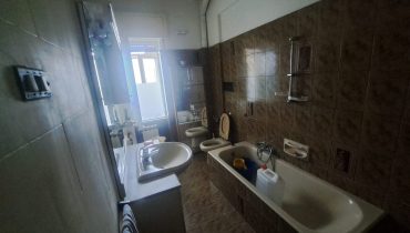 Pressi Svincolo Gazzi 4 vani più servizi più posto auto in garage