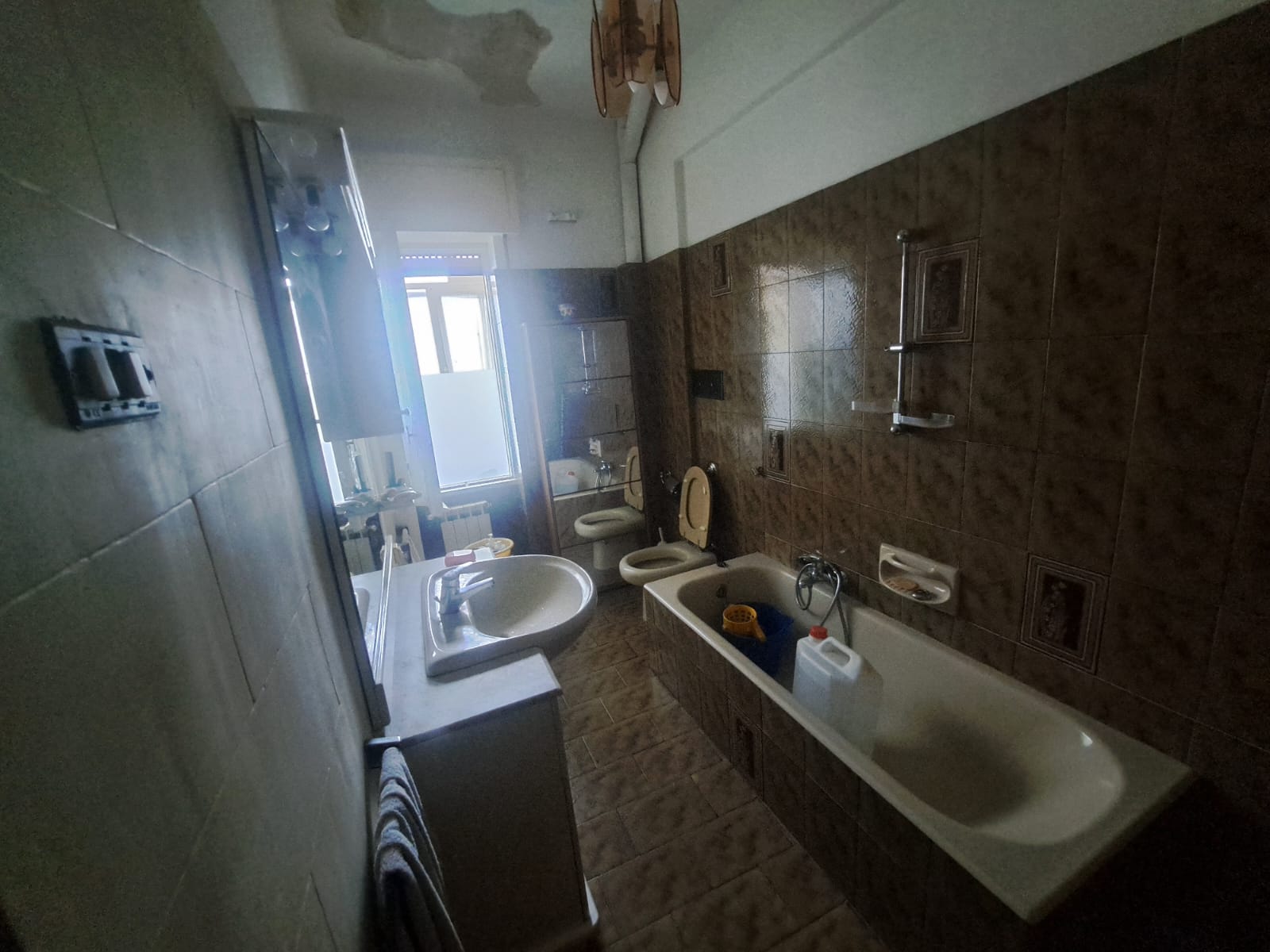 Pressi Svincolo Gazzi 4 vani più servizi più posto auto in garage