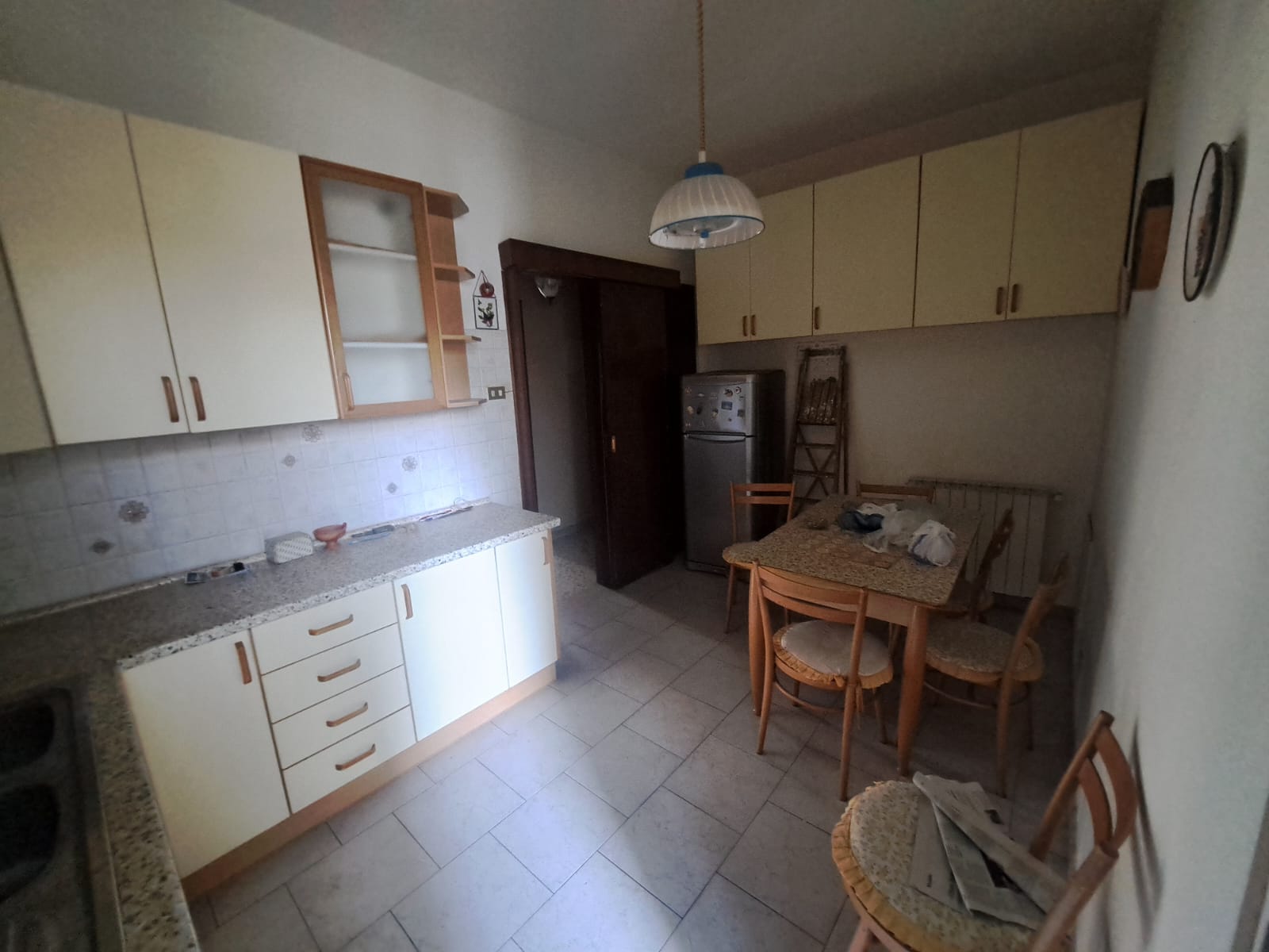 Pressi Svincolo Gazzi 4 vani più servizi più posto auto in garage