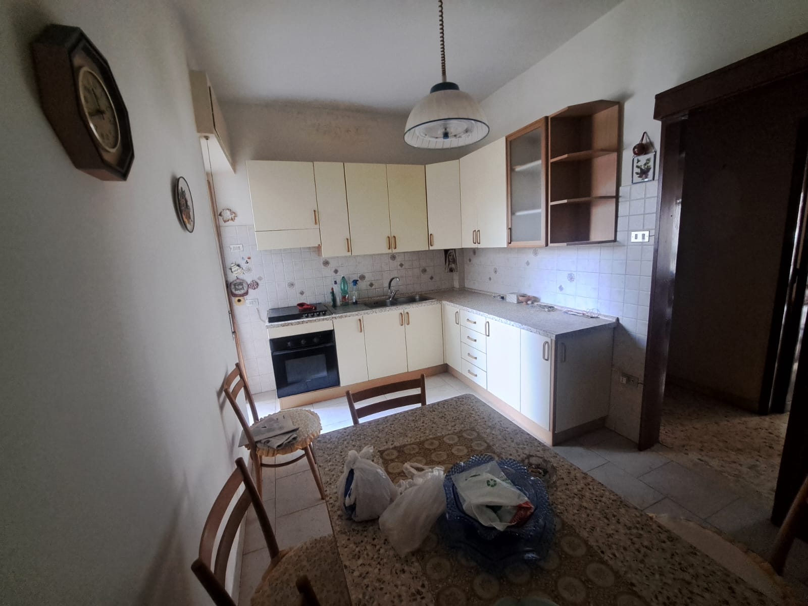 Pressi Svincolo Gazzi 4 vani più servizi più posto auto in garage