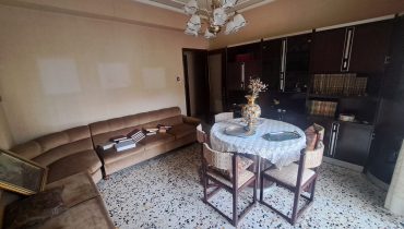 Pressi Svincolo Gazzi 4 vani più servizi più posto auto in garage