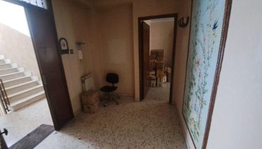 Pressi Svincolo Gazzi 4 vani più servizi più posto auto in garage