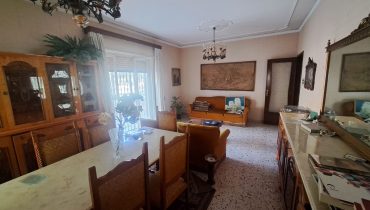 Pressi Svincolo Gazzi 4 vani più servizi più posto auto in garage