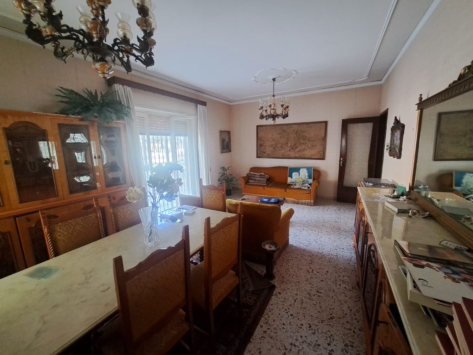 Pressi Svincolo Gazzi 4 vani più servizi più posto auto in garage