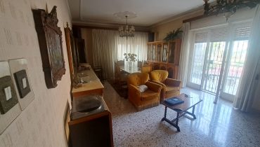 Pressi Svincolo Gazzi 4 vani più servizi più posto auto in garage