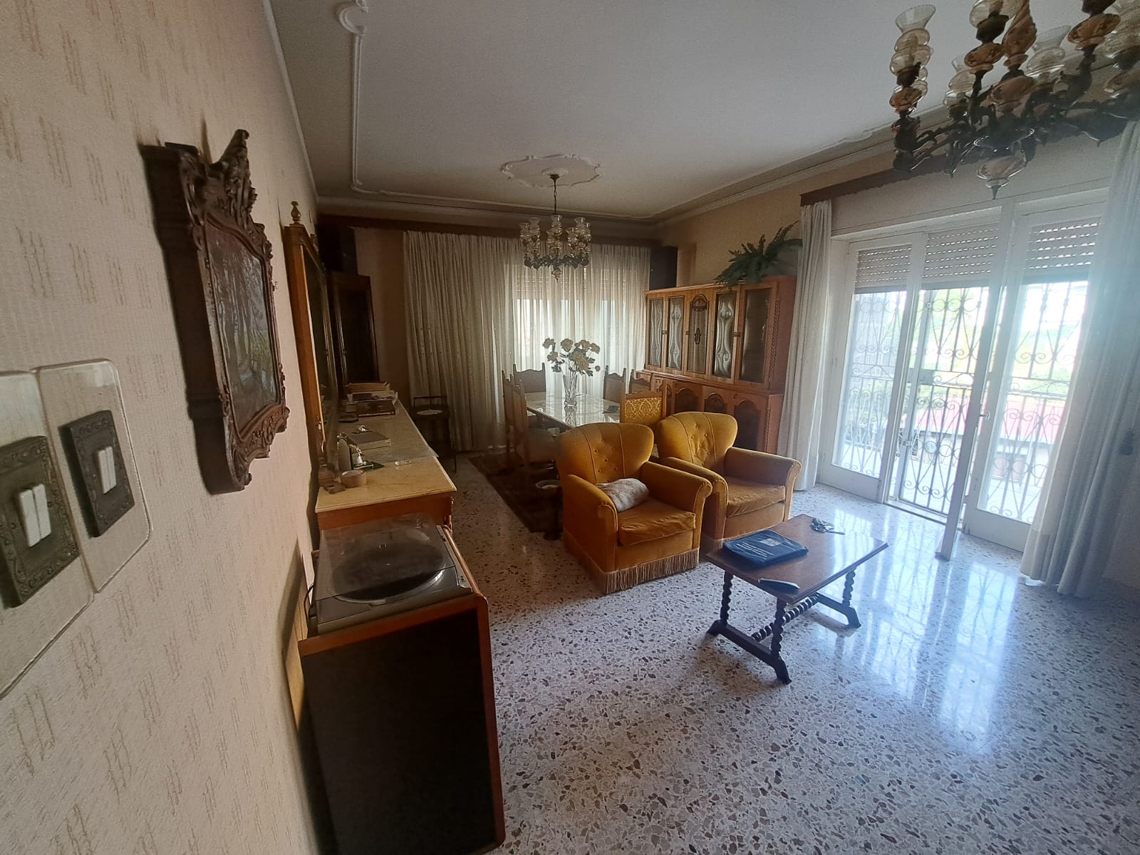 Pressi Svincolo Gazzi 4 vani più servizi più posto auto in garage