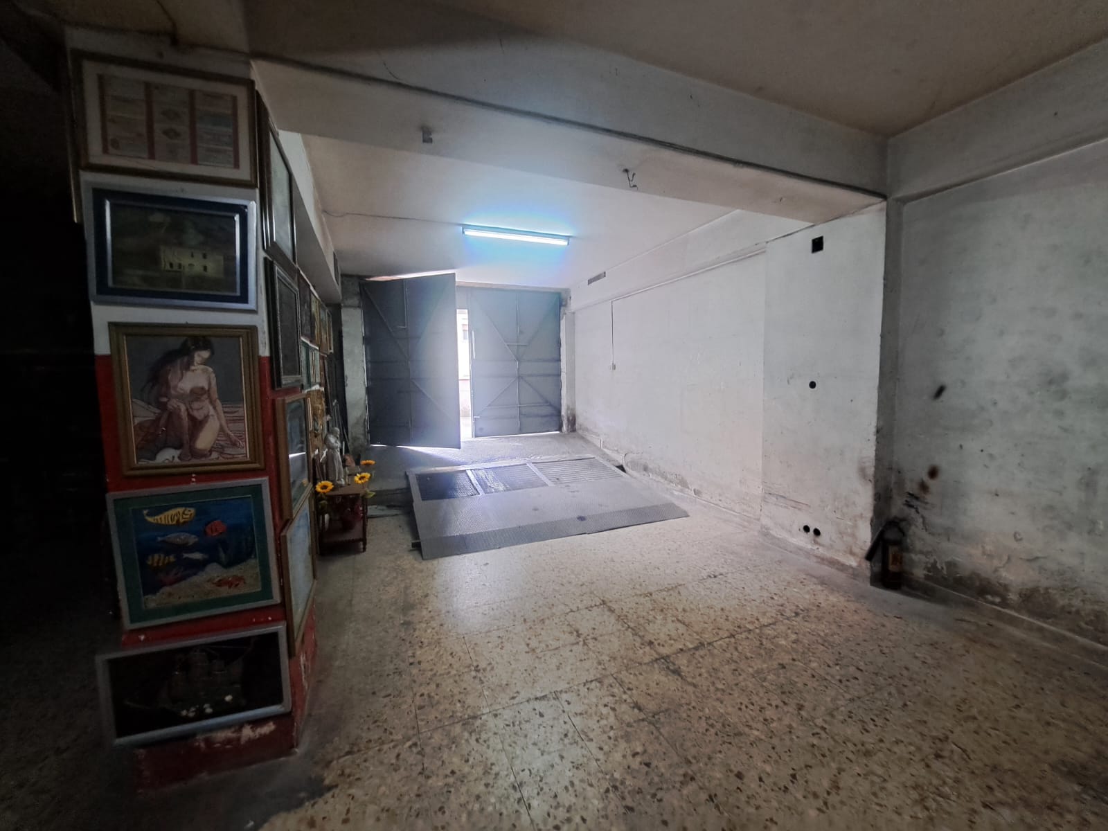 Pressi Svincolo Gazzi 4 vani più servizi più posto auto in garage