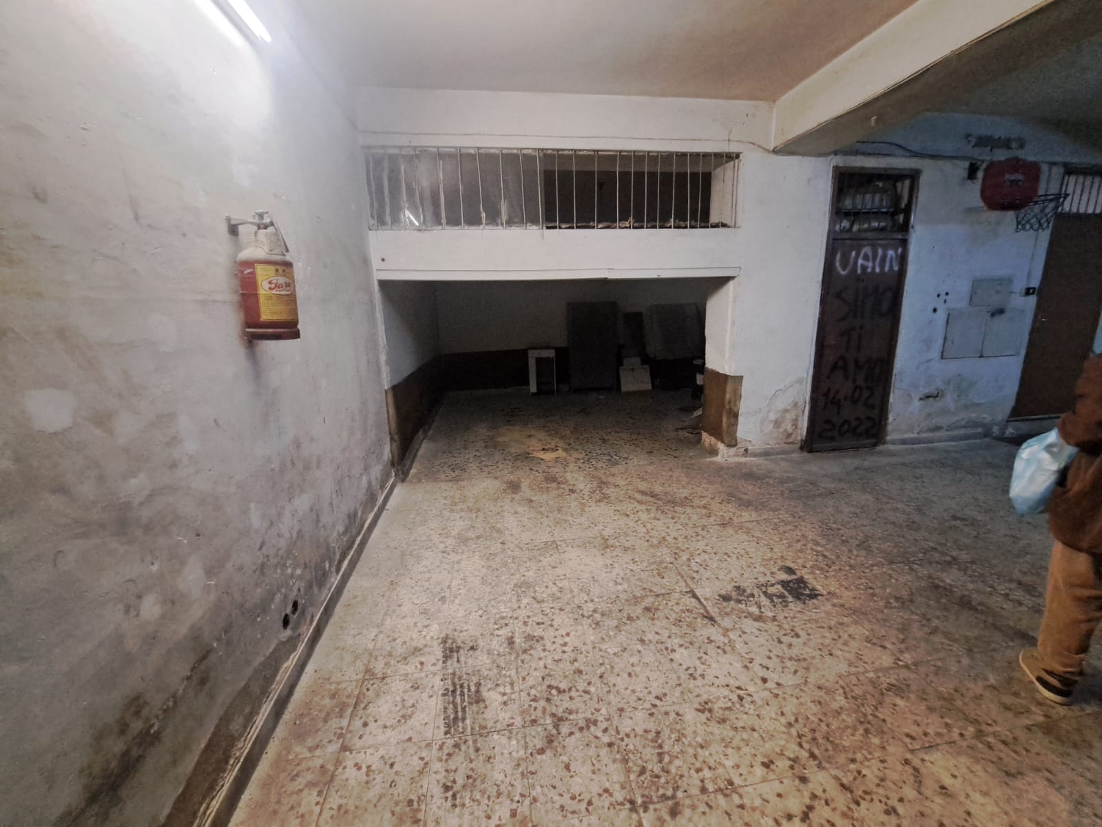 Pressi Svincolo Gazzi 4 vani più servizi più posto auto in garage