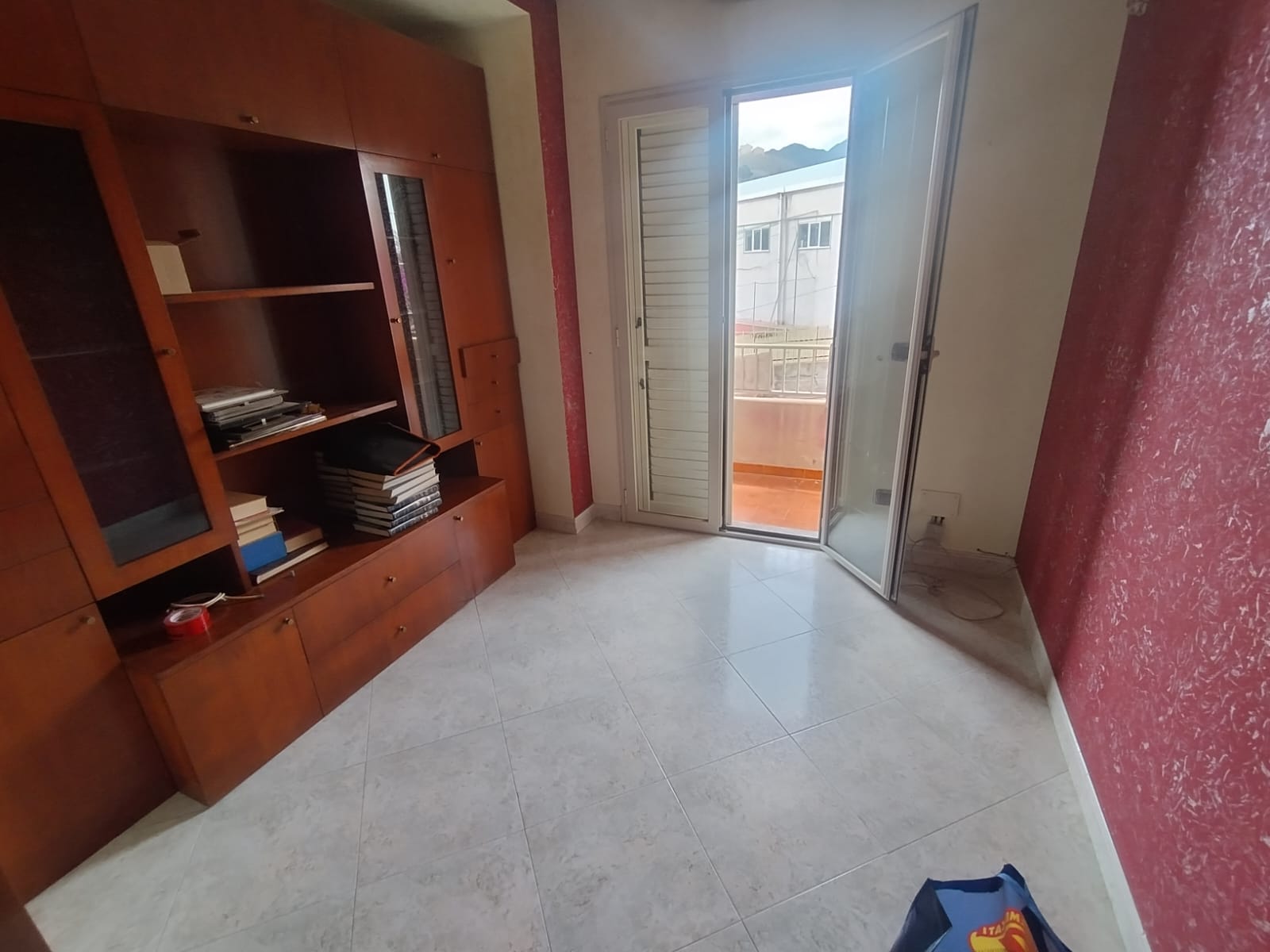 Fondo Fucile tre vani più doppi servizi e posto auto