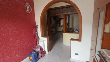 Fondo Fucile tre vani più doppi servizi e posto auto