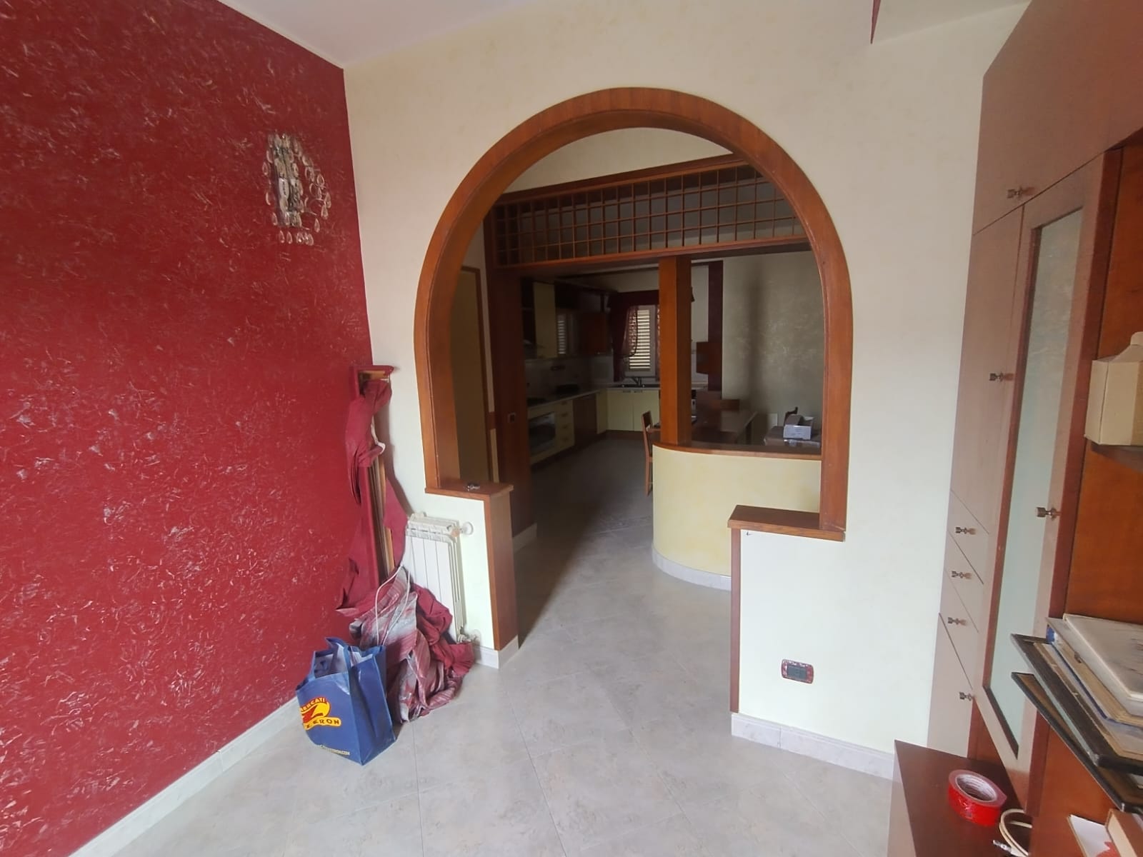 Fondo Fucile tre vani più doppi servizi e posto auto